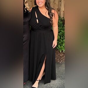 Floor length one shoulder black gown with a leg slit!